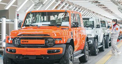 破解新能源汽车投保难题