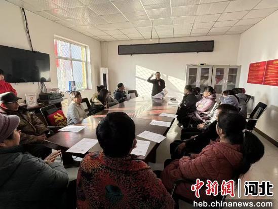 学员们讨论家政发展前景。 李成浩 摄