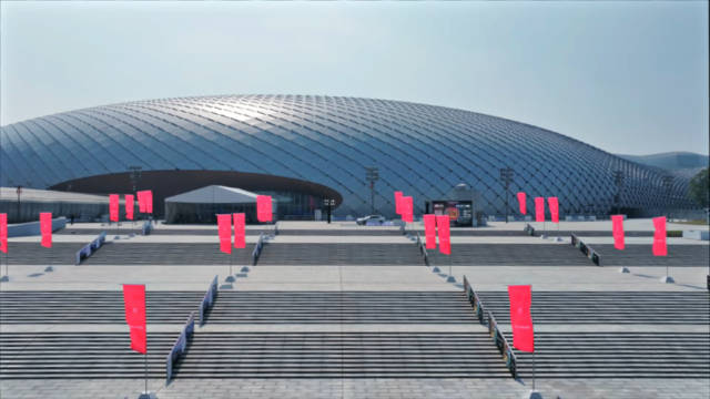 感觉极氪007 GT就是一台“能跑能装”的性能小钢炮…