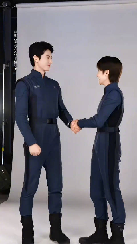 王鹤棣好权威的一张脸……