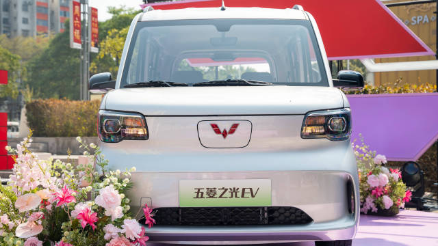 实拍五菱之光EV：4.78万元起，百变空间，拉货、摆摊、露营样样精通！