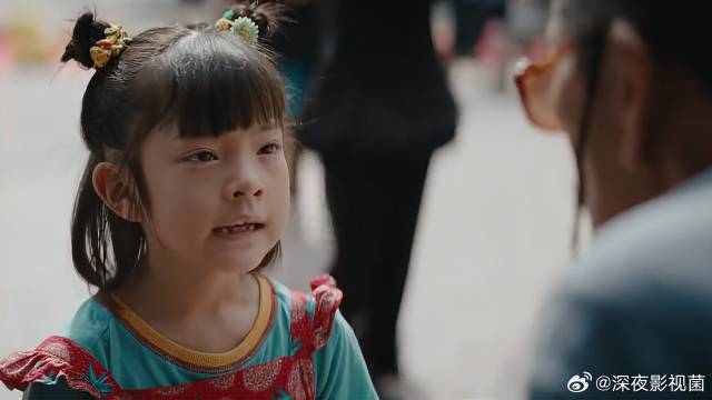 原来每个老人都喜欢孩子，一声爷爷，让人心里酥酥的