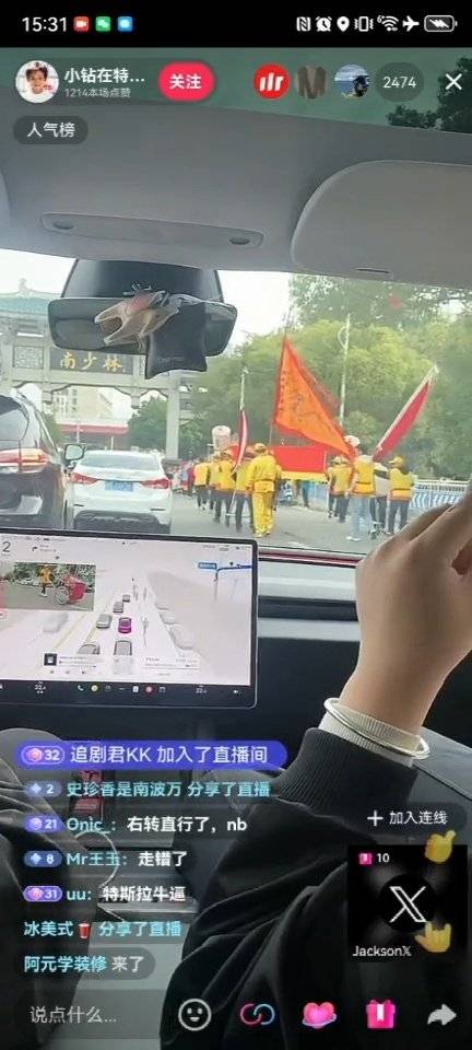 已经有车主朋友用上中国版FSD了，群里车主分享的视频…