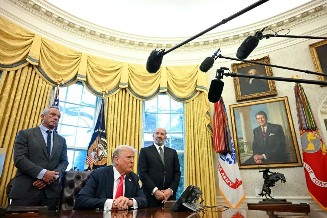 当地时间2月25日,特朗普在白宫接受媒体采访。CNN