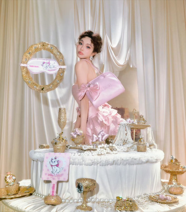 富婆周扬青也不好找对象，刚认了物理博士新欢，就自曝感情见光死