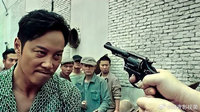 黑帮对叶问拳打脚踢，关键时刻警察到来，黑帮瞬间认怂！