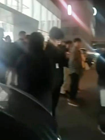 这根本就不是问题吧，50万级别的性能车…