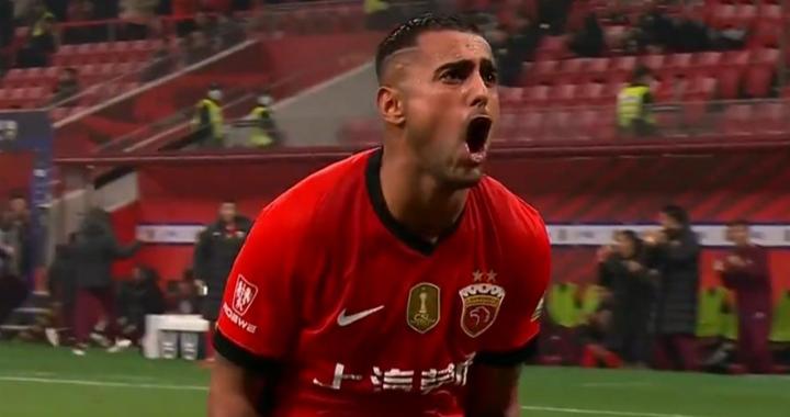 莱昂纳多压哨开胡，上海海港两球击败亚泰，领跑中超积分榜