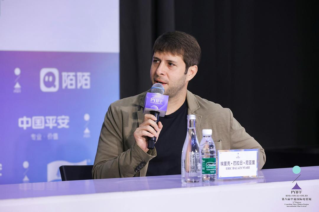 尼亚里在平遥影展上