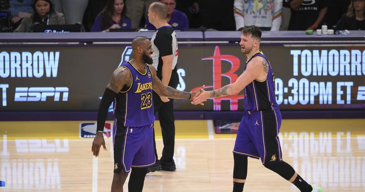  从湖人到快船詹姆斯职业生涯新篇章在洛杉矶西部掀起风暴