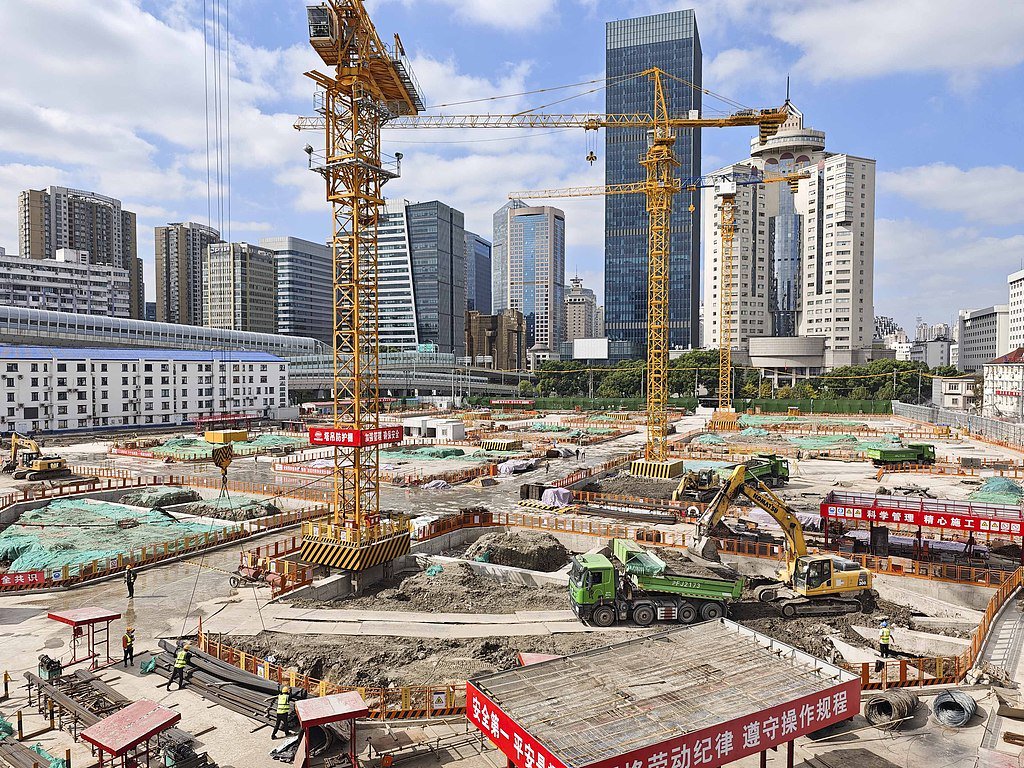 2024年10月24日,上海,蕃瓜弄舊住房改建項目,施工現場混凝土結構支撐已清晰可見,新基地初具雛形。視覺中國 圖