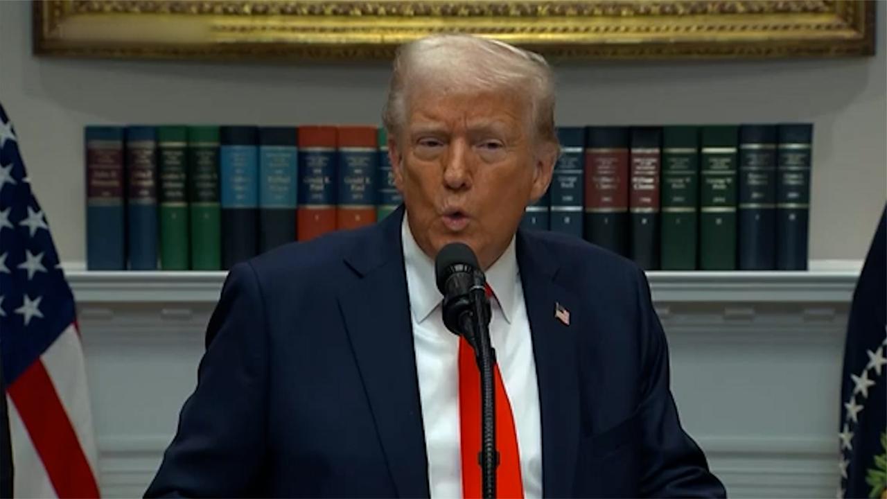 特朗普暗示泽连斯基位置不保