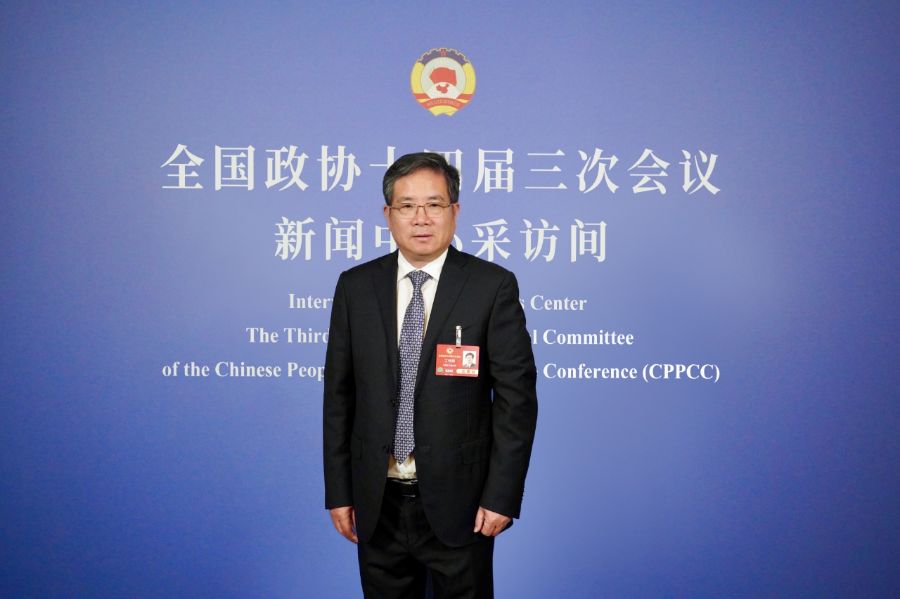 (全国政协委员、贝达药业董事长丁列明)