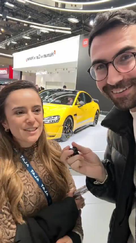 买小米SU7 Ultra还是保时捷？