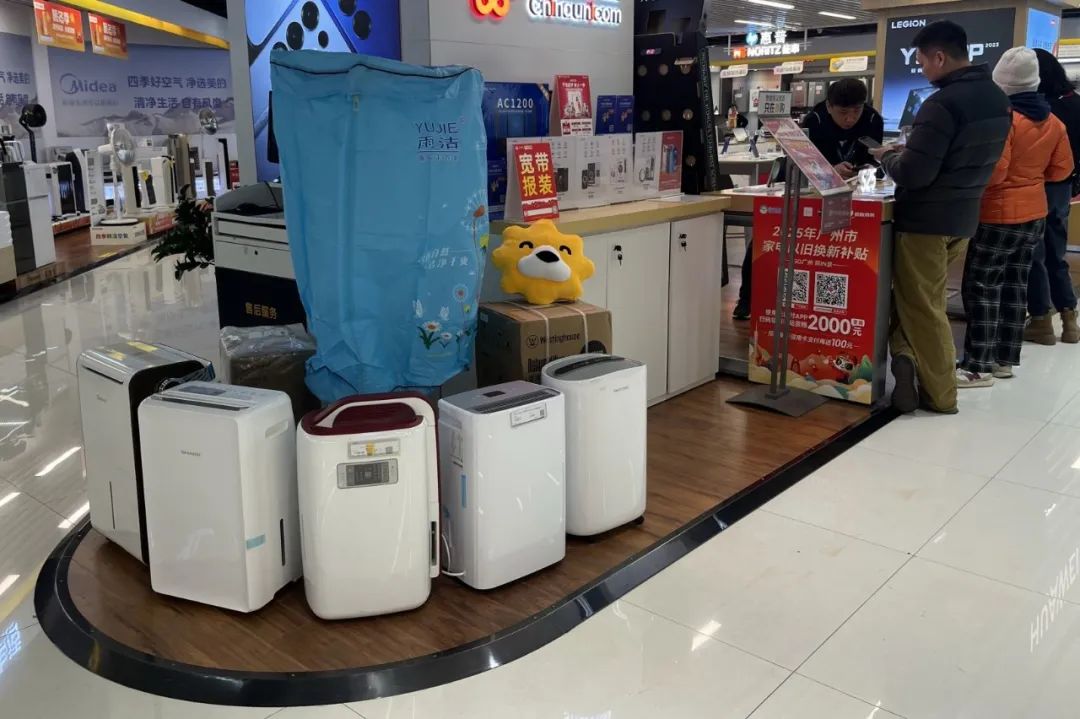 家電商場在顯眼處展銷的烘幹機