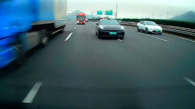 极氪车主高速无视交通规则引发广泛关注