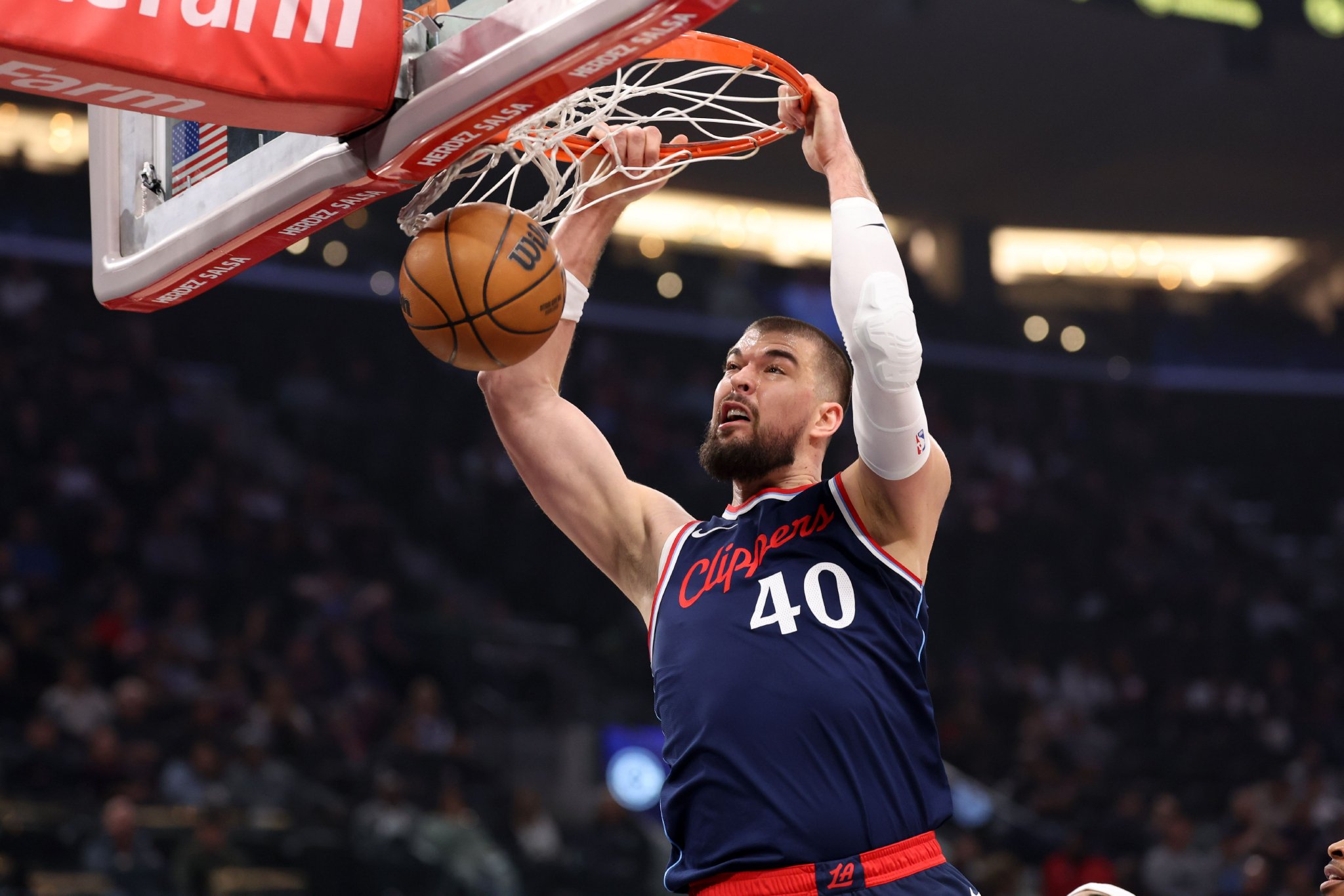 快船艰难取胜收获关键胜利