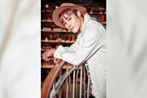 韩国歌手辉晟（资料图） 韩联社