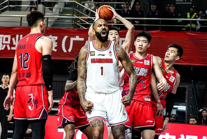 罚单或出炉，广东大外被重罚原因找到，举动不应该，杜锋或出手