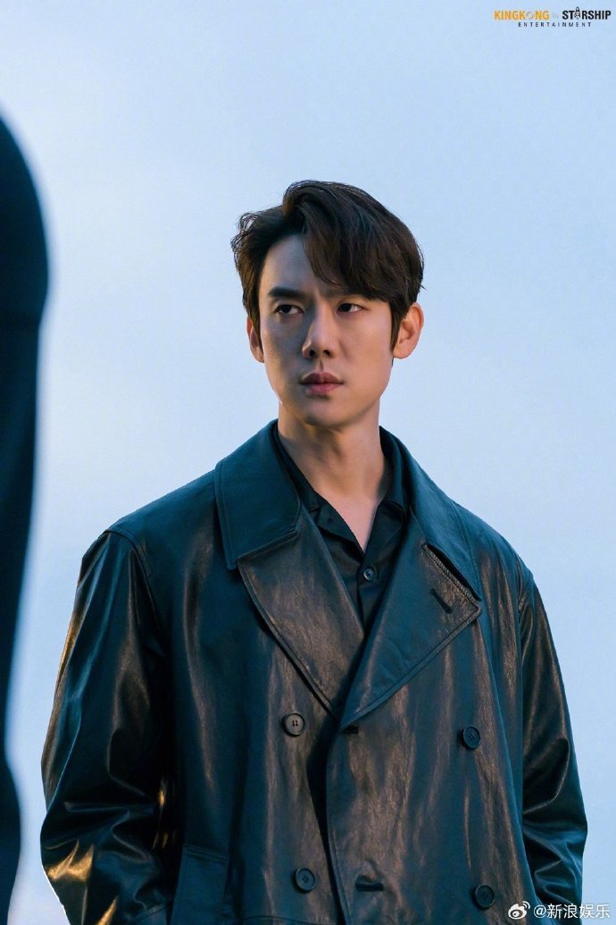 曾出演《机智的医生生活》《现在拨打的电话》韩剧的