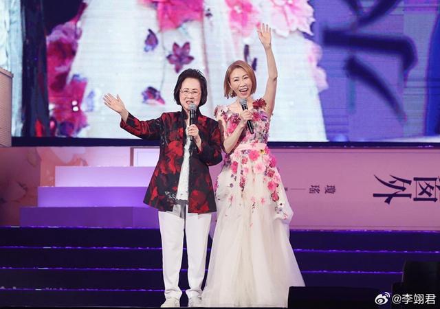 琼瑶与李翊君。来源：李翊君微博