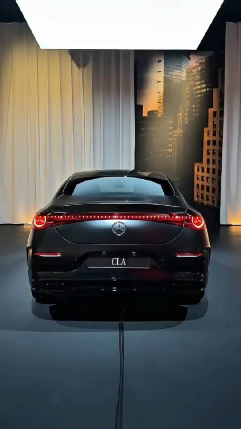 「搬运」沉浸式体验2025款奔驰纯电版CLA新车发布，你们觉得它价格多少？