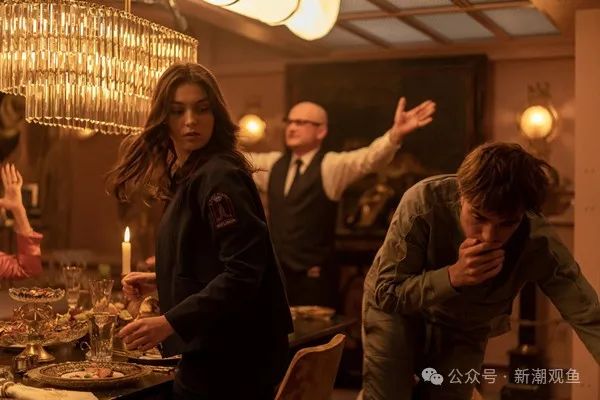 在“幸运晚餐”上吃吐了的米奇