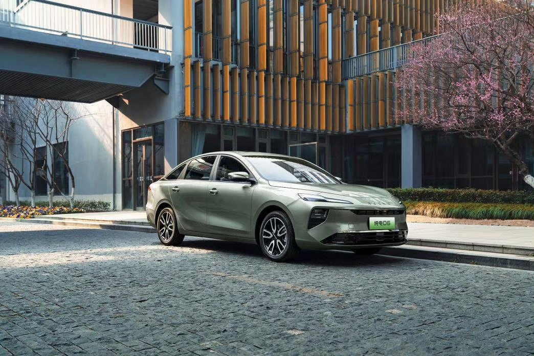 目前来看11-12万级家用纯电轿车有望卷出新高度了！