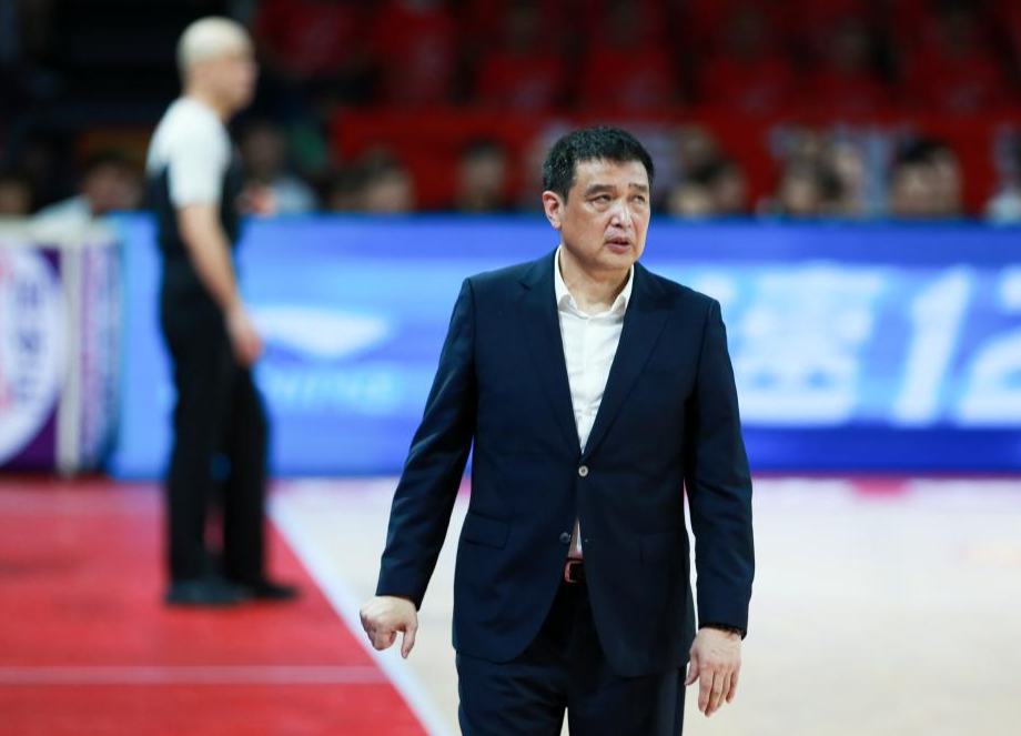 正式下课！闵鹿蕾因身体原因卸任北控主教练，欧洲名帅走马上任