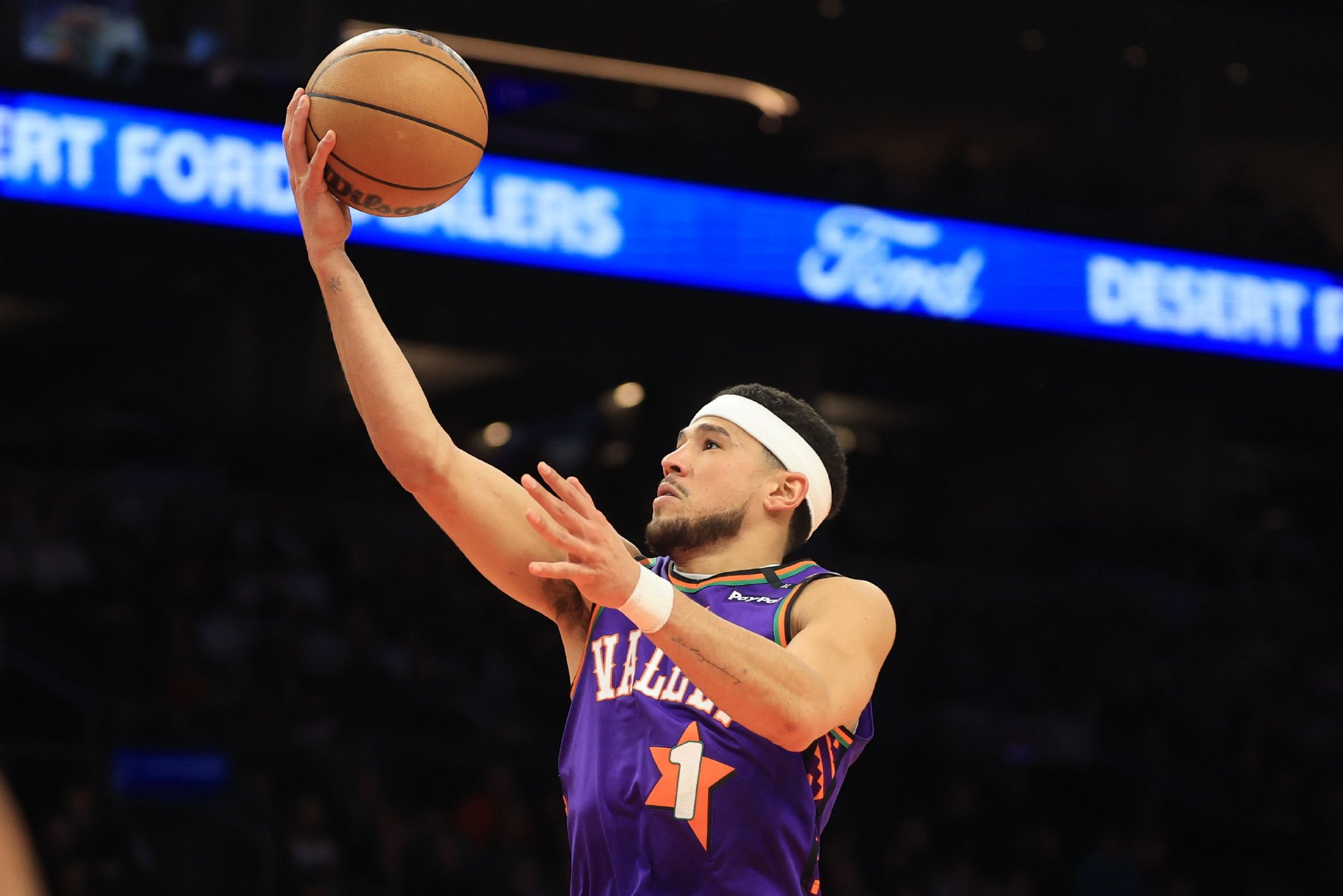 布克连续五场30+得分创生涯新高 状态火热成NBA得分王热门