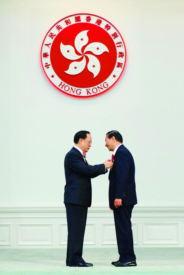 李兆基于2007年獲頒授大紫荊勛章。(資料圖) 恒基兆業(yè)地產(chǎn)有限公司供圖