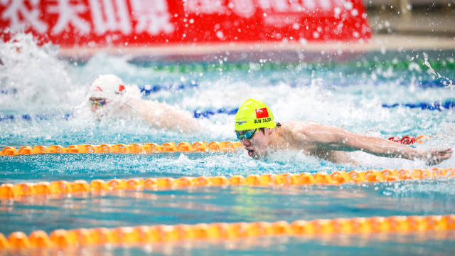 炸裂！100米蝶泳全程冲刺不减速，孙佳俊上演一骑绝尘夺冠