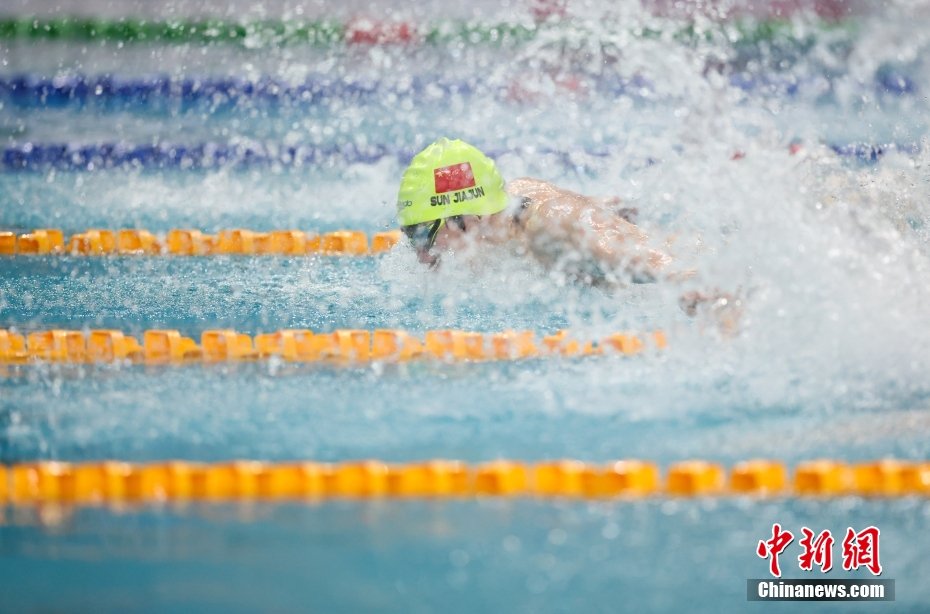 2025年全国春季游泳锦标赛：孙佳俊夺得男子100米蝶泳金牌