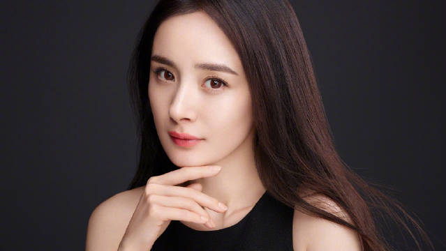 杨幂虽然忙于工作，状态还挺好的！