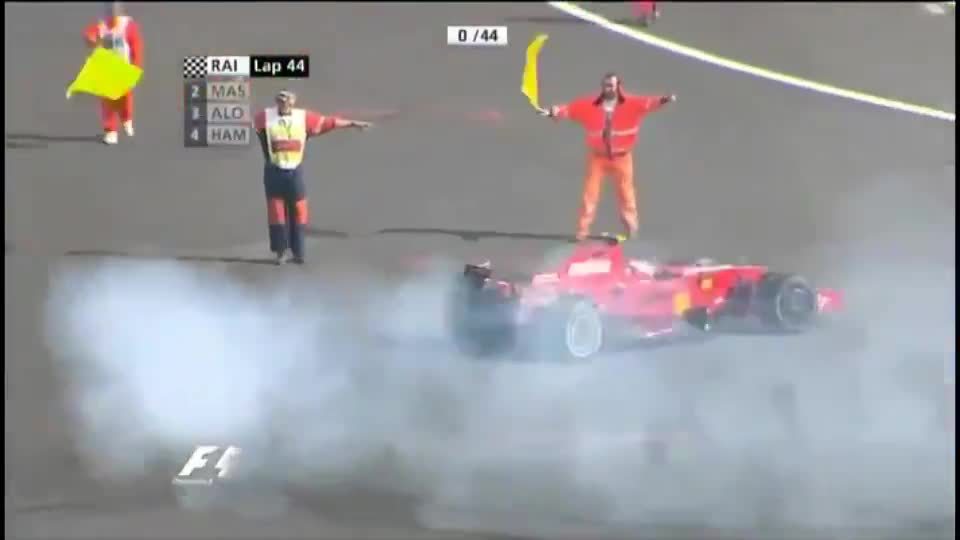 F1中国大奖赛：莱科宁炫技漂移，速度与激情交融的浪漫瞬间