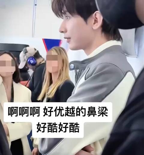 芜湖！是新鲜出炉的机车boy@成毅 ，观赛F1赛车太酷啦！