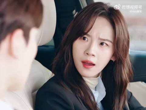 新剧里邢昭林化身霸总肖穆丞，形象气质俱佳，可那堪比熊猫的黑眼圈一露…