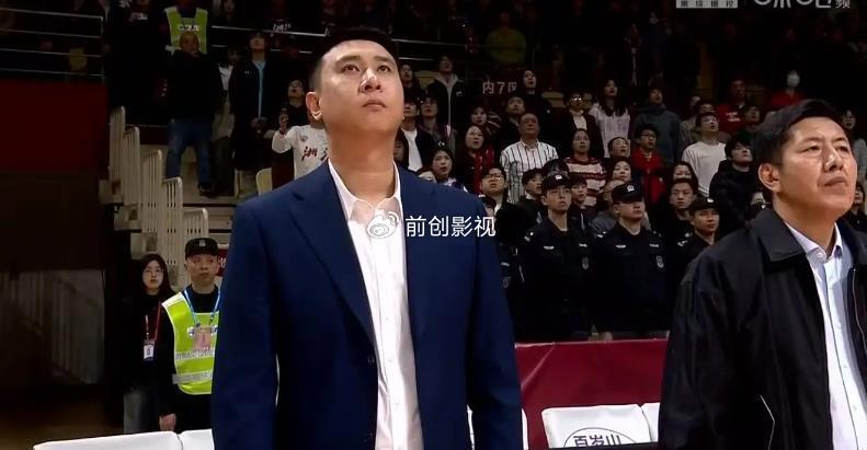 CBA多支球队酝酿换帅，杨鸣被喊下课，刘炜掌控球队不力