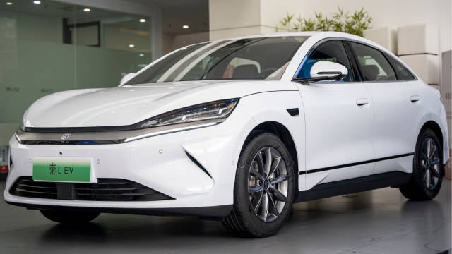 14.98万起！实拍秦L EV：全系后驱，标配天神之眼C，15万级纯电“王炸”？