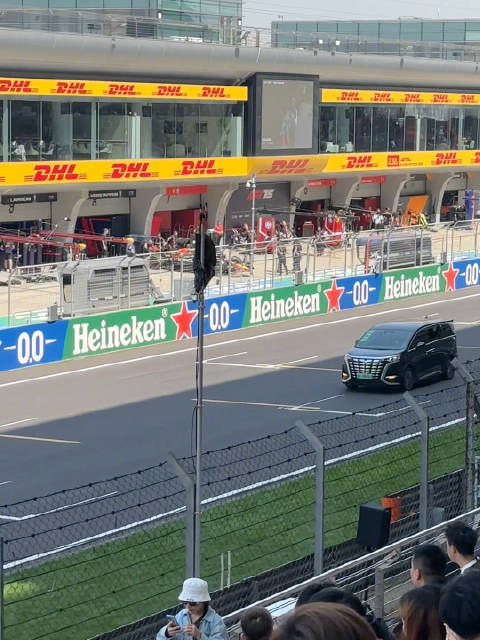 记得去年小鹏X9上了赛道， 今年又有MPV，沃尔沃EM90和腾势D9…