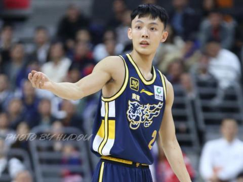 广东首节大胜广厦！徐杰莫兰德完美搭配，贝兹利暴走，任骏飞好用