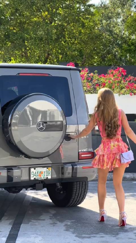 奔驰大G的后备箱打开方式还不够人性化啊…