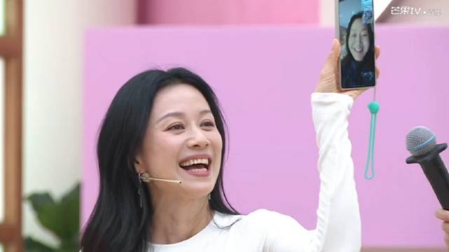 倪虹洁直播连续闫妮，同福客栈卖的都是假酒，一个微醺一个宿醉…