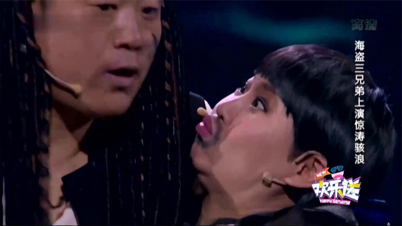 宋晓峰沈春阳如此亲密，小沈阳就在一旁看着，一首“绿光”送给你