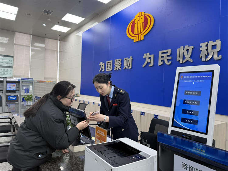 税惠驱动“川A”新引擎 绿色消费激活蓉城经济