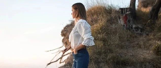 34岁女子被拔错牙后，从11楼跳下：压垮她的不只是医院的误诊，是无数中年人共同的困境