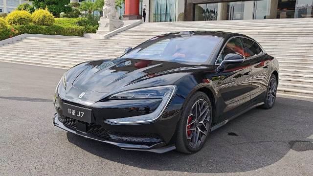 试乘了仰望U7之后，我有一种感觉就是，现在的车感觉都是老古董了…