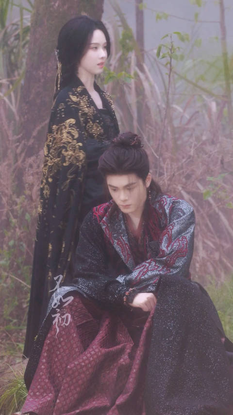 碰又不让碰，人走了你又不乐意 我们「雾妄拾光」怎么有股姐狗味儿！