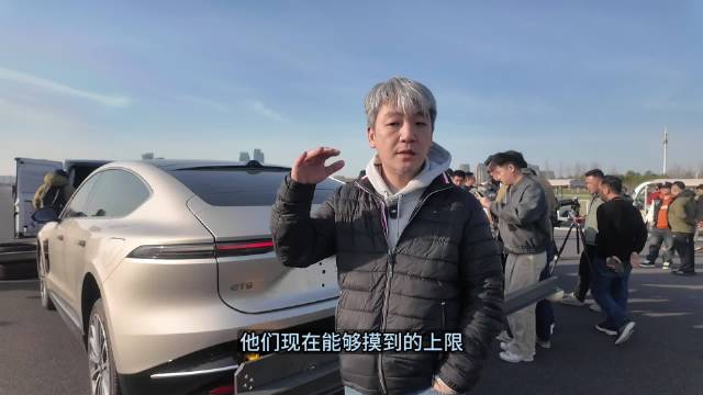 亲眼见证，蔚来ET9挑战香槟塔过减速带