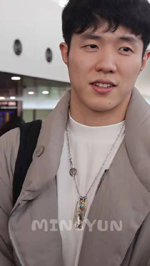 其他不敢说，脏话这么多代表素质低，也能看出来这人很暴躁…